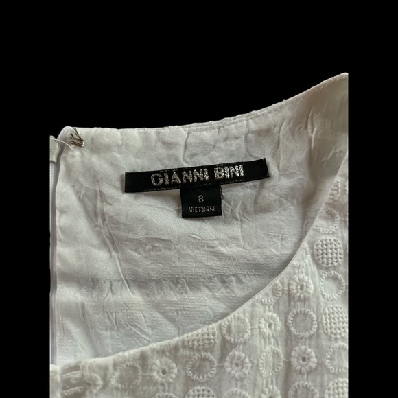 Gianni Bini Sleeveless White Eyelet Dress. A-line back zippered. Size 8 - Picture 3 of 4